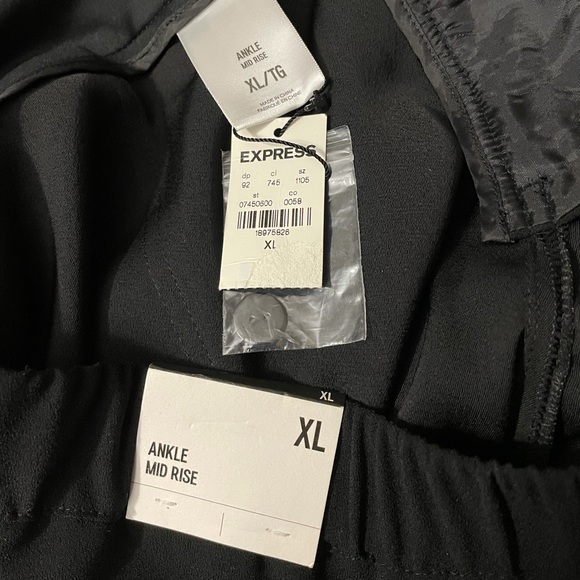 NWT EXPRESS Black Mid Rise Pull On Utility Pant - Picture 9 of 9